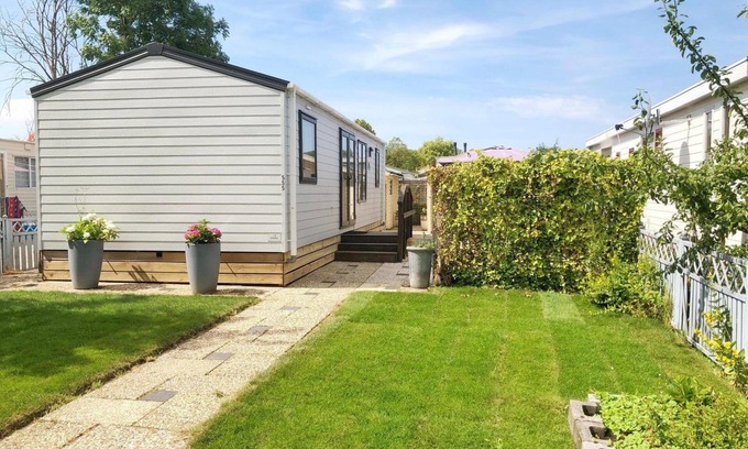 Sint Maarten House | Cozy Chalet Retreat Near Kop van Noord-Holland's Wonders