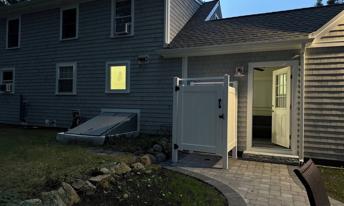Sandwich House | Relax in this Sandwich Farmhouse - Cape Cod