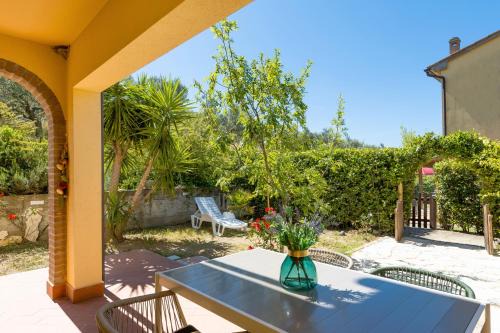 Castellina Marittima House | Relax In Toscana con Piscina