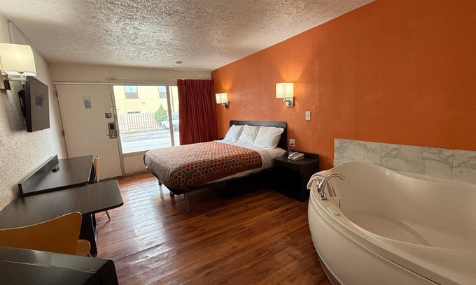 Summit Station Hotel | Budget-Friendly Stay at Motel 6 Columbus, OH with Breakfast