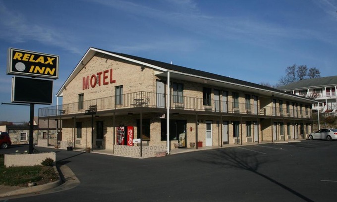 Front Royal Hotel | Budget-Friendly Relax Inn with Family Amenities in Front Royal