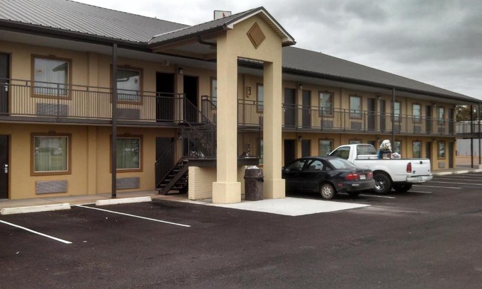 Shell Lake Hotel | Pet-Friendly Relax Inn Heth: Ideal for Family Getaways