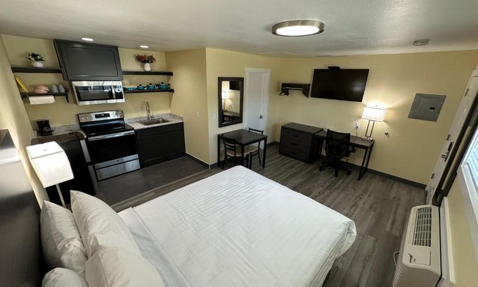 Medford Hotel | Budget-Friendly Relax Inn of Medford - Family Approved Stay