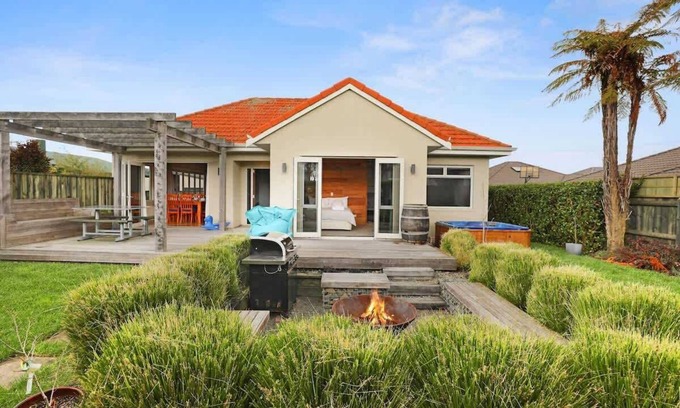 Rotorua House | Relax Inn Robertson: Family-Friendly Retreat with Spa Pool
