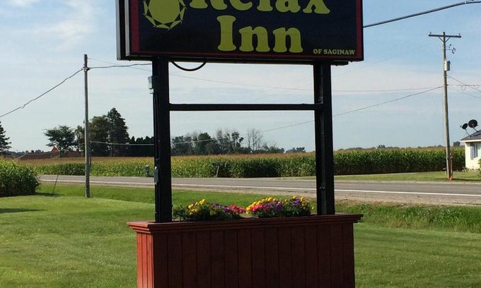Saginaw Hotel | Comfortable Stay at Relax Inn - Saginaw with Free Breakfast
