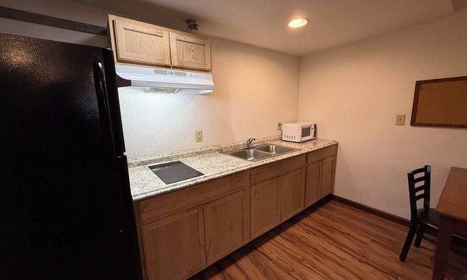 Mattoon Hotel | Budget-Friendly Stays at Relax Inn & Suites with Breakfast