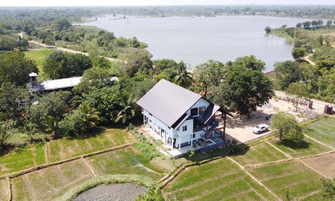 Kataragama Hotel | Serene Lake View Resort: 5-Star Stay with Pet-Friendly Options