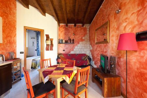 Raffa Apartment | Unwind by Lake Garda: Pet-Friendly Hotel with Pool Access