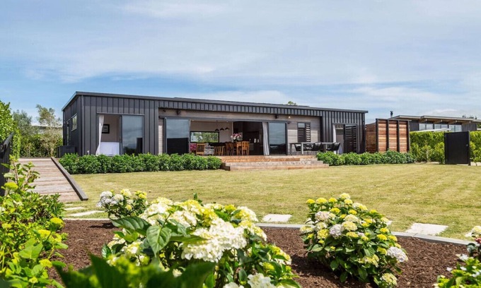 Martinborough House | Unwind at Relax on the Deck, Martinborough - Top Rated Stay