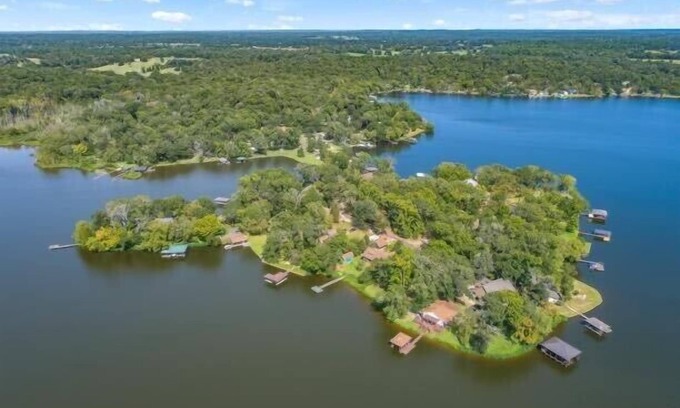 Murchison House | Experience Lake House Oasis with Scenic Views and Breakfast
