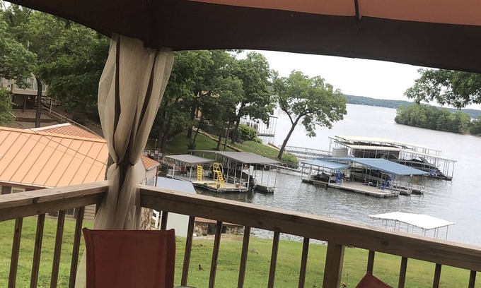 Eagles Nest House | Experience Comfort at Hilltop Cottage Lake of the Ozarks