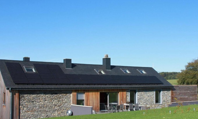 Vaux-sur-Sure House | Relaxing Cottage in Vaux sur Sère with Jacuzzi & Kitchen