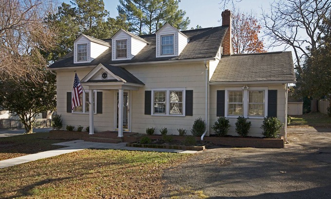Zanoni House | Unwind Near Williamsburg: Walk to Dining & Shopping