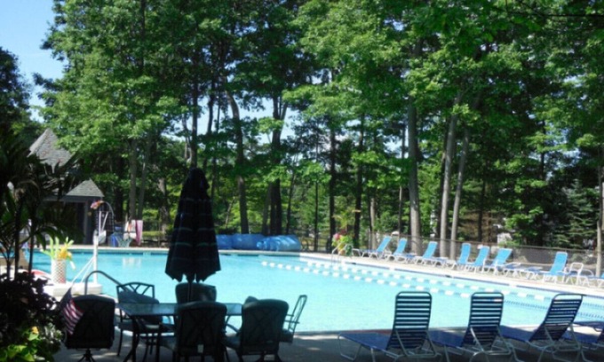 Hidden Valley Condo | Year-Round Mountain Escape with Pool and Pet-Friendly Amenities