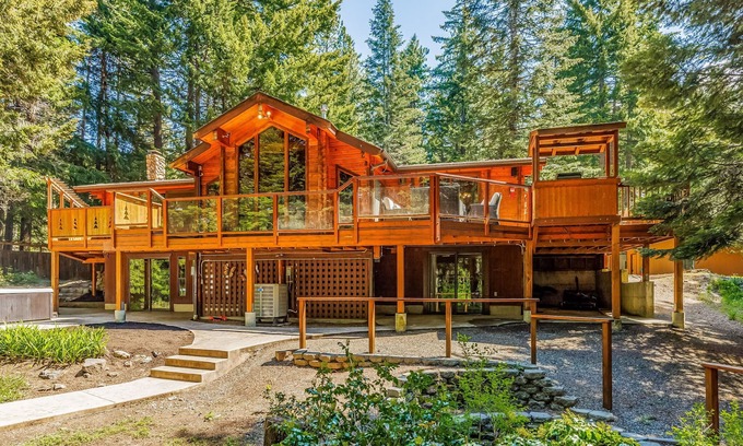 Cle Elum House | Scenic Riverfront Retreat with Pet-Friendly Amenities