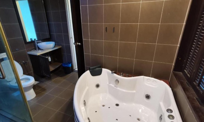 Banting Apartment | Cozy Relax Studio: Child-Friendly Retreat for Budget Travelers