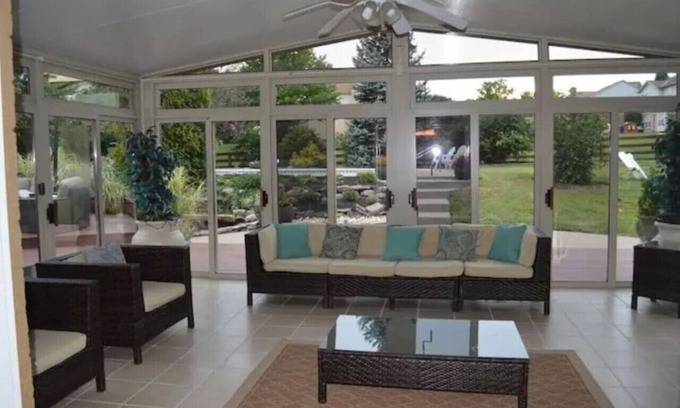 Beckett Ridge House | Ideal Family & Business Retreat - Dream Vacation Home Awaits