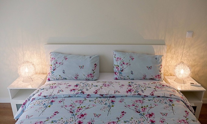 Seixal House | Relax with Quality: Family-Friendly Stay with Pool Access