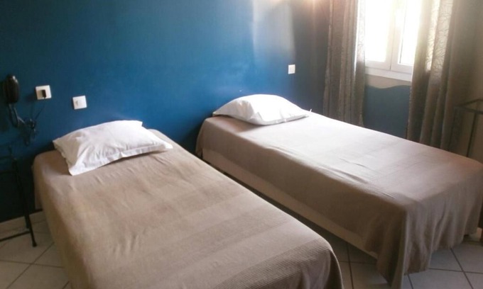 Sanary-sur-Mer Hotel | Experience Comfort with Ocean Views & Pet-Friendly Stays
