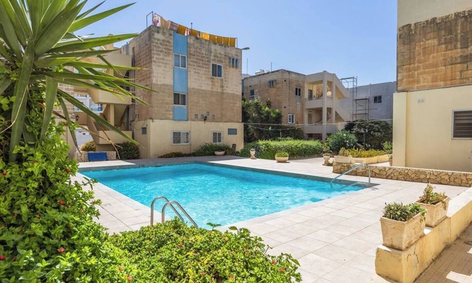 Qawra Apartment | Relax with the whole family at this peaceful place to stay