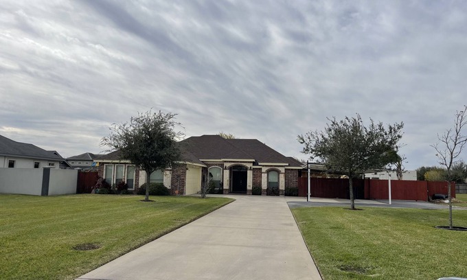 Edinburg House | Family-Friendly Retreat: Enjoy a Peaceful Getaway Here