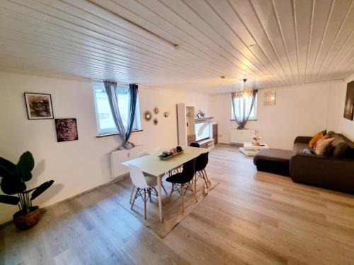 Gross-Rohrheim Apartment | Relax at Wohnung Groß Rohrheim: Pet-Friendly Getaway