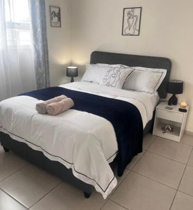 Trawal House | Relaxa Sleep & Go - Self Catering Accommodation