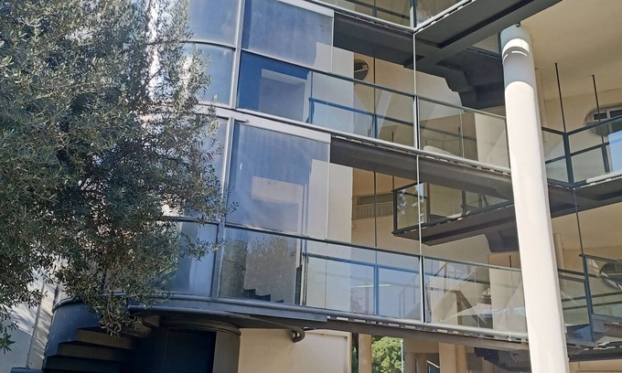 Spotorno Apartment | Tranquil Retreat by the Sea with Spa and Hot Tub