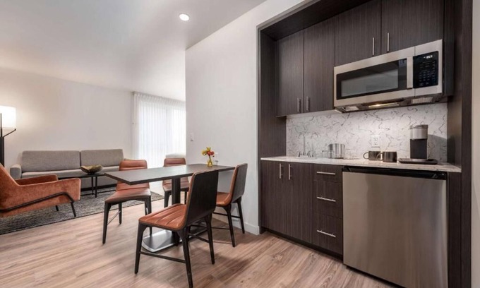 Central Area Hotel | Discover Pet-Friendly Relaxation in Oregon's Capital!