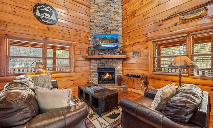 Gatlinburg - Pigeon Forge Cabin | Seasons of the Heart: King Suites with Pool & Spa Access