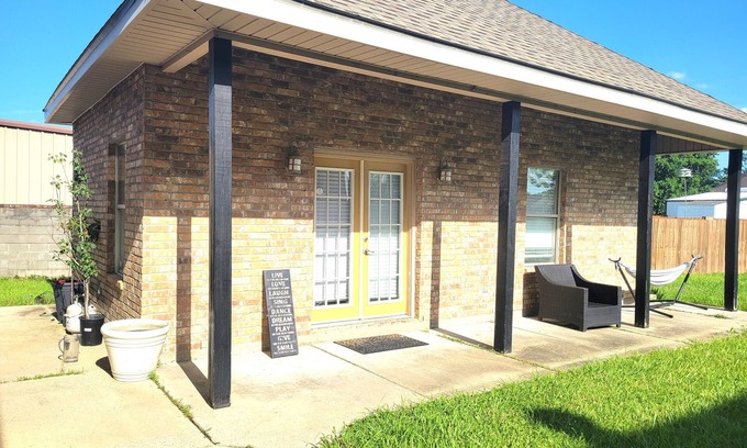 Carencro House | Relaxation Getaway with Pond View