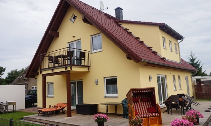 Zempin Apartment | Seaside Serenity: Modern Apartment with Spa and Sauna