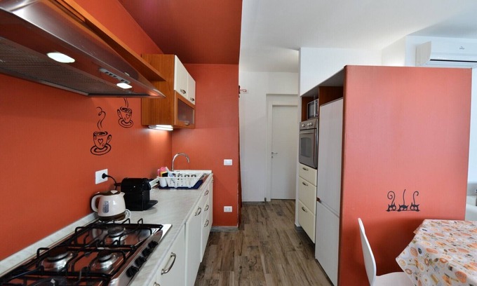 San Benedetto di Lugana Apartment | Tranquil Lake Retreat Minutes from Gardaland with Pool