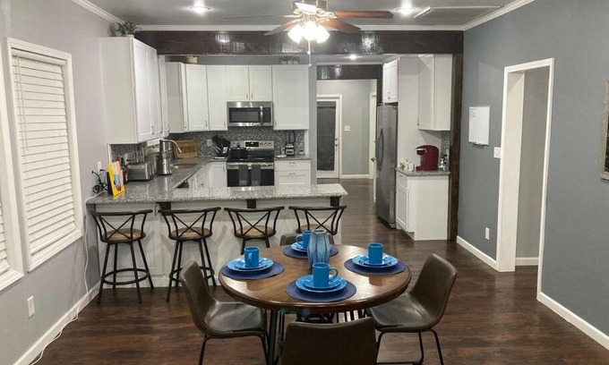 Highland Historic District House | Tranquil Escape at Relaxation on Robinson: Family-Friendly Stay