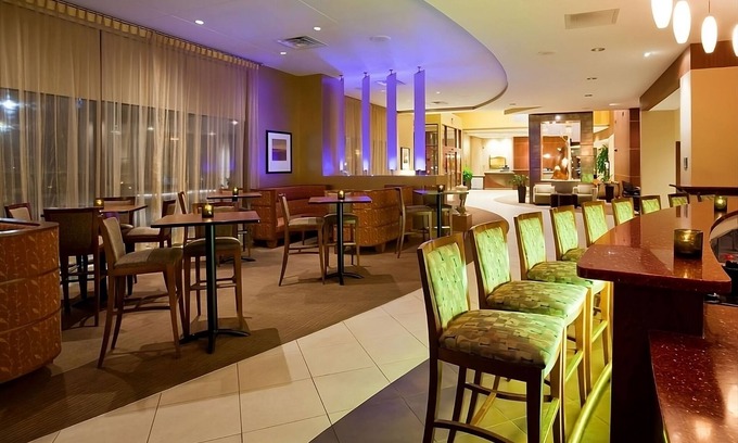 Wauwatosa Hotel | Relaxation Retreat in West Wauwatosa: Pet-Friendly Getaway