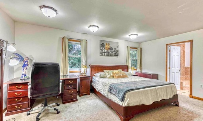 Kingsgate House | Relaxation Villa: Pet-Friendly Retreat in the City Center