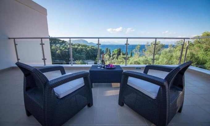 Agia Pelagia Chlomou Villa | Relaxed Stay with Scenic Views and Family-Friendly Amenities