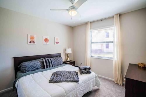 Fort Myers Apartment | Cozy King Bed Room with Full Kitchen & Pool Access