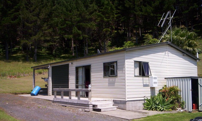 Opito Bay House | Idyllic Opito Kiwi Bach: Rated 10/10, Pet & Child Friendly