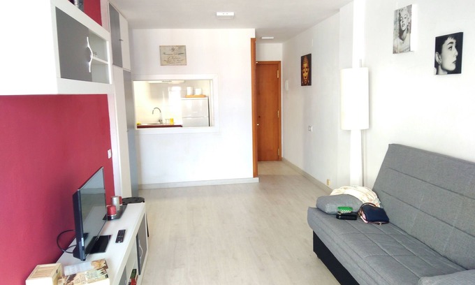 Lloret de Mar Apartment | Relaxing Getaway with Pool Near the Beach, Rated 10/10!