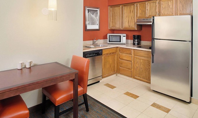 Rosemont Hotel | Relaxing 1BR Suite w/Living Area | Outdoor Pool Access and Free Breakfast