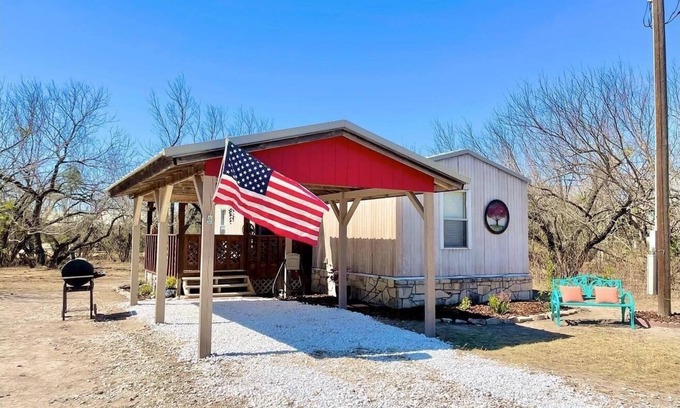 Brackettville House | Peaceful 2 Bedroom Retreat in Fort Clark Springs
