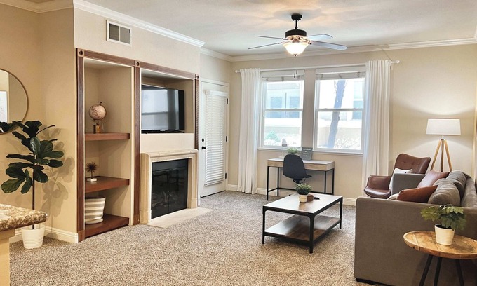 Reno/Tahoe Airport Apartment | Inviting 2-BR Apartment with Pool, Hot Tub & Gym Access