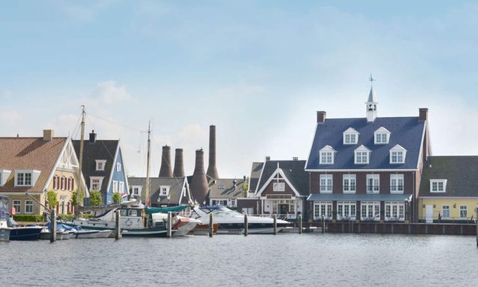 Municipality of Huizen Hotel | Relaxing 2-Unit Stay by Gooimeer | Walk Naarderbos & Explore Nightlife