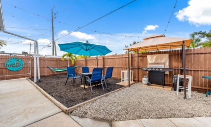 Iona House | Beautiful 2Bd, 2Ba Fort Myers Retreat Near the Beach