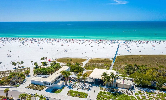 Bay Acres House | Cozy 2BR Florida Home Steps from the Beach with Ocean View