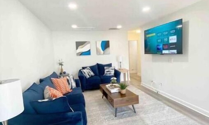 Rolling Meadows House | Idyllic 3-Bedroom Home with Spa and Breakfast Included