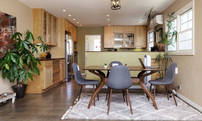 Oakland House | Relaxing 3-Bedroom Retreat with Hot Tub and Scenic Views