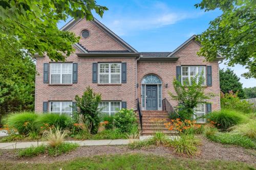 Buford House | Inviting 3BR Duplex Home with Pool & Patio for Families
