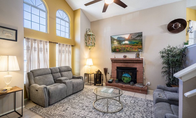 Northeast El Paso House | Unwind in a 4-Bedroom Hacienda with Futuristic Showers
